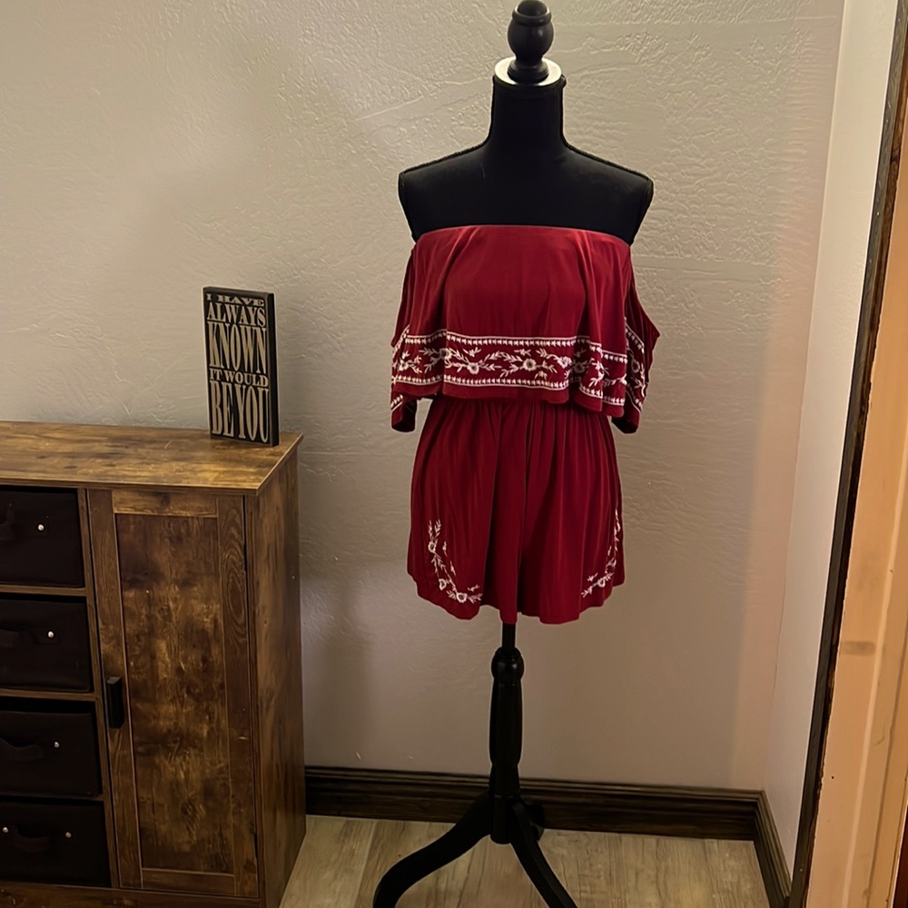 Cute romper! American Eagle Medium with little arm bands. Burnt orange color